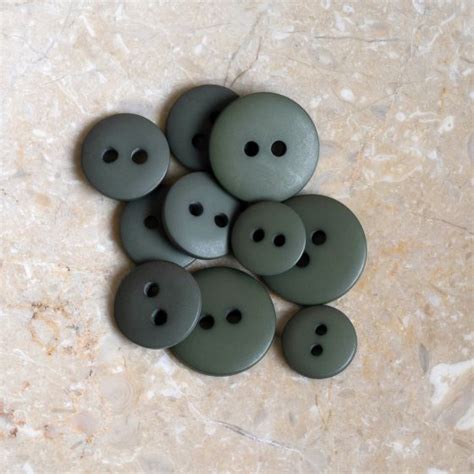 Classic Matte Buttons Cedar Atelier Brunette
