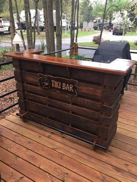 Gorgeous Picket Pallet Bar Ideas To Enjoy Entertaining At Home