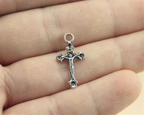 Wysiwyg 30pcs 22x11mm Religious Cross Pendant Jesus Cross Pendants
