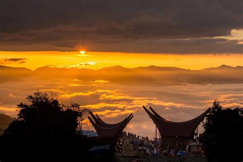 8 Potret Menakjubkan Kampung Lolai Negeri Di Atas Awan Milik Toraja