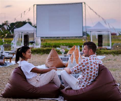 Creating Memorable Outdoor Movie Nights in Winnipeg