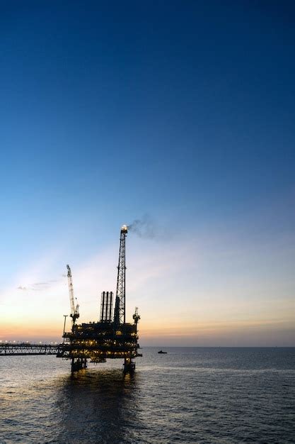 Premium Photo Silhouette Of Oil Production Platform During Sunset At