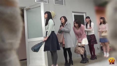 Japanese Girls Waiting In Line To Pee 1 3