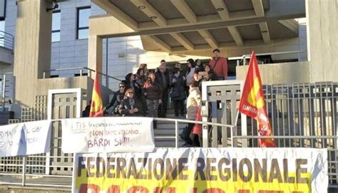 Lavoratori Tis E Rmi In Presidio Oggi Sotto Il Palazzo Della Regione