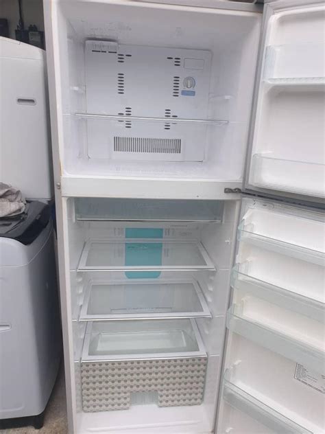 Peti Sejuk Peti Ais Fridge Toshiba 2 Pintu TV Home Appliances