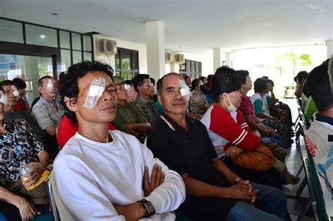 Baksos Kesehatan Mata Untuk Masyarakat Singkawang Yayasan Buddha Tzu