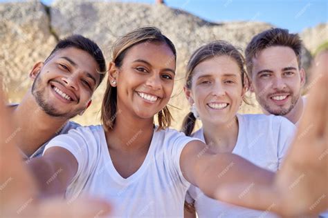 Premium Photo Couple Of Friends Diversity Or Selfie In Nature Hike