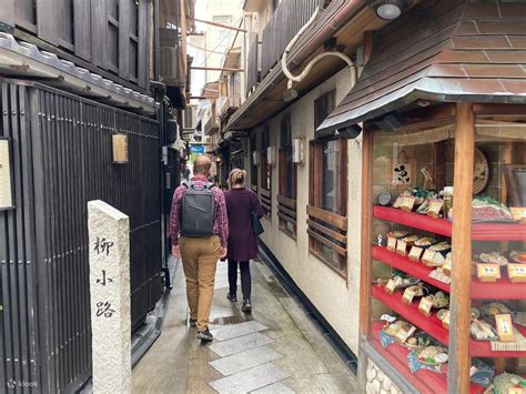 Half Day Walking Tour Of Kyoto Nijo Castle Nishiki Market And Gion