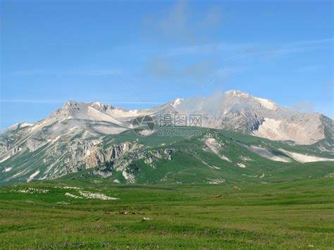 山山脉解脱高原草甸旅行斜坡花朵风景高地岩石石头高清图片下载 正版图片320538594 摄图网