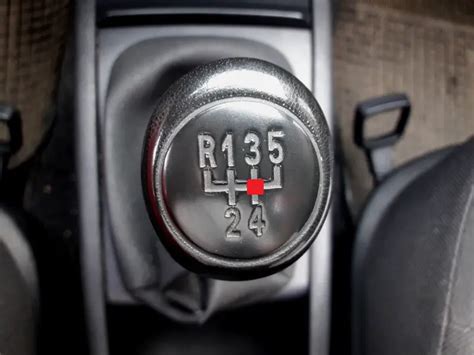 how-to-drive-manual-transmission-cars-neutral-gear-despairrepair.com