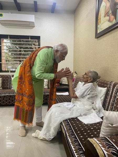 Pm Modi Arrives At Ahmedabad Hospital To Meet His Mother