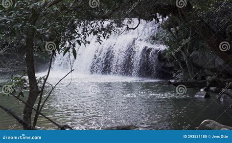 Hermosas Cascadas Tropicales En Una Selva Tropical Profunda Almacen De