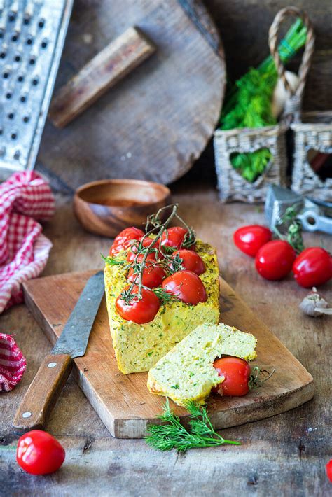 H Hnchenhackbraten Mit Kirschtomaten Bilder Kaufen Stockfood