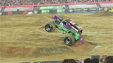 Monster Jam World Finals 22 Grave Digger Purple Tyler Menniga Freestyle Youtube