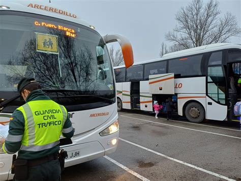 Tráfico Realiza Un Control En Los Autobuses Escolares Durante Esta