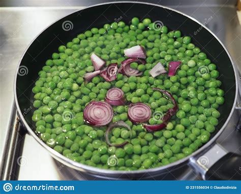 Peas Legumes Food In Cooking Pan Stock Photo Image Of Cooking Green