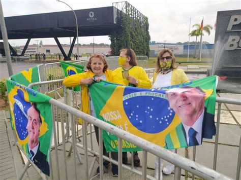 Fotos Bolsonaro Chega A Joinville E Cumprimenta Apoiadores