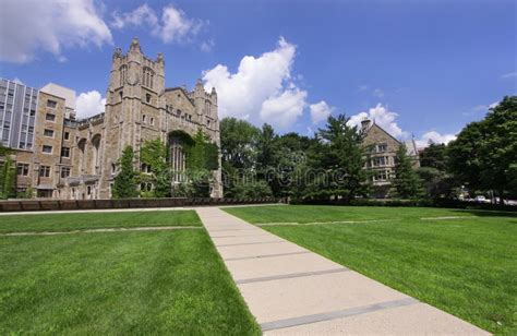 Campus De Universidad De Michigan Foto Editorial Imagen De Cenador