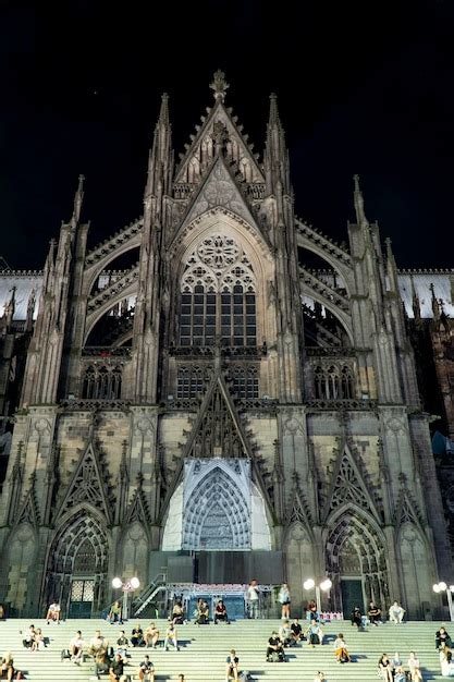 Premium Photo | Exterior of cologne cathedral at night