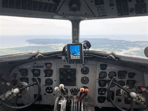 DC-3 cockpit in flight : r/aviation