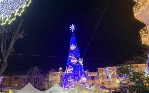 La Plaza De La Alegr A De Arganda Lucir Un Gran Rbol De Navidad Este