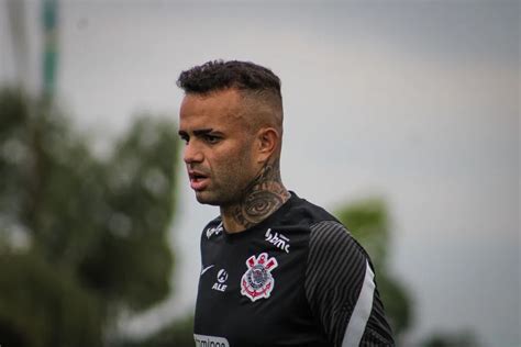 V Deo Torcedores Invadem Motel E Agridem Jogador Do Corinthians