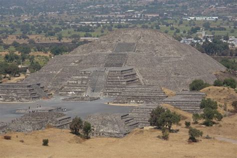 Pirámide De La Luna De Teotihuacán