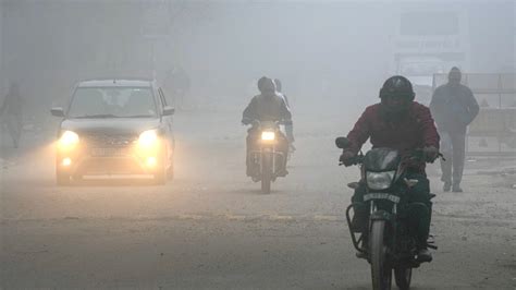 Cold Day In Delhi Temperature Dips To 35 Degrees Celsius Zero Visibility As Dense Fog