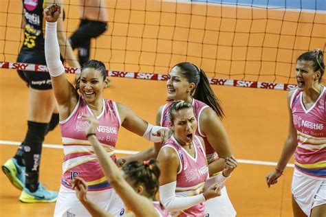 Vôlei Nestlé vence Dentil Praia Clube e sai na frente nas semifinais CBV