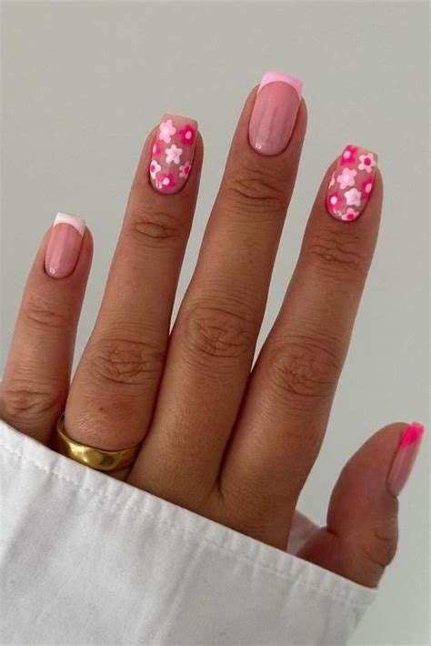 Daisy Nails Are One Of The Most Adorable Nail Designs Out There For