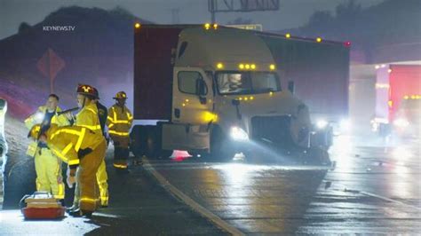 Big Rig Jackknifes On 405 Freeway To I 5 Transition Road In Sylmar