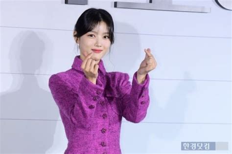 포토 김유정 예쁘게 하트 뿅뿅~ Zum 뉴스