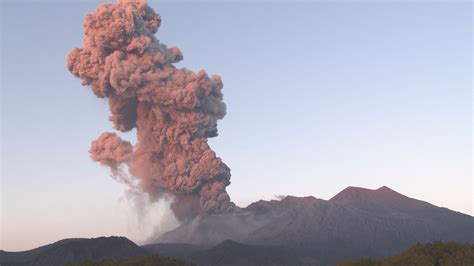 Here's Why Deadly Pyroclastic Flows From Volcanoes Travel So ...