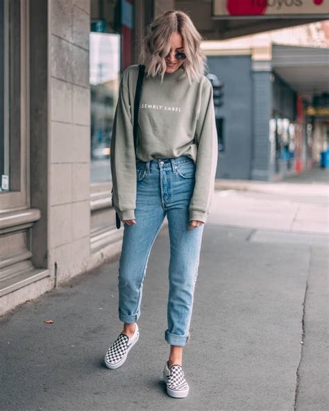 Denim Jeans With Comfy Sweatshirt And Cute Sneakers Jeans Street