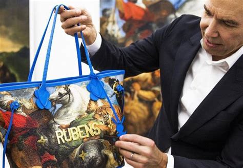 Louis Vuitton lança linha de bolsas artsy assinada por Jeff Koons