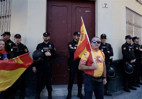 Las imágenes de las protestas contra la amnistía en la plaza de San