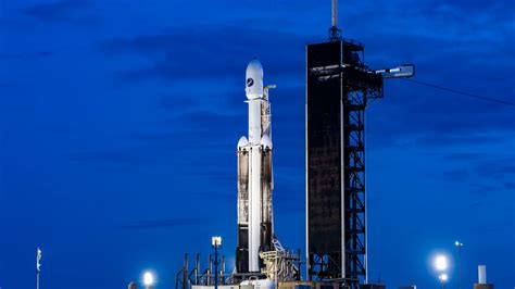 Spacexs Falcon Heavy To Launch Us Space Forces X 37b Space Plane On