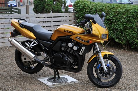 2001 Yamaha FZS 600 Fazer Moto ZombDrive