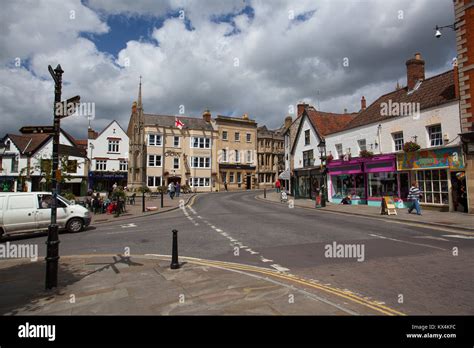 Glastonbury, England – July 15, 2010: Main street in Glastonbury ...