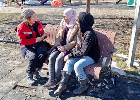 BARÜ depremden etkilenen gebe ve lohusa kadınlar için bölgede çalışma