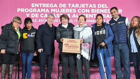 Entrega Delfina Gómez 5 mil tarjetas de Mujeres con Bienestar en La Paz