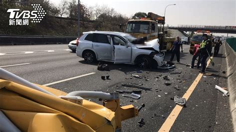 自駕又闖禍！「瑞典坦克」撞爛緩撞車 車租來的駕駛糗了 Yahoo奇摩時尚美妝