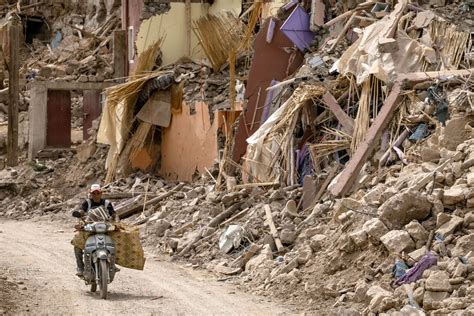 Três meses depois do sismo em Marrocos ainda há milhares a viver em