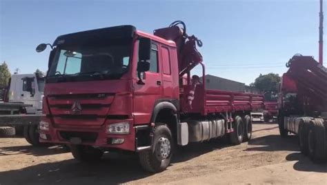 China Sinotruk Howo 6x4 371hp Flatbed Van Lorry Truck Cargo Truck With