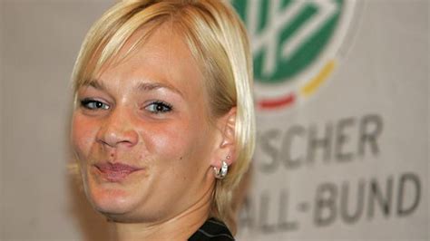 Esta Mujer Será La Primera En La Historia En Arbitrar La Bundesliga Infobae