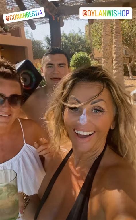 Dagmara Kaźmierska nieźle spiekła się na słońcu Eksponuje wdzięki w bikini Królowa