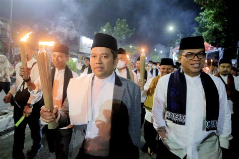 Pemkot Ribuan Peserta Pawai Obor Meriahkan Pembukaan Festval Maulid