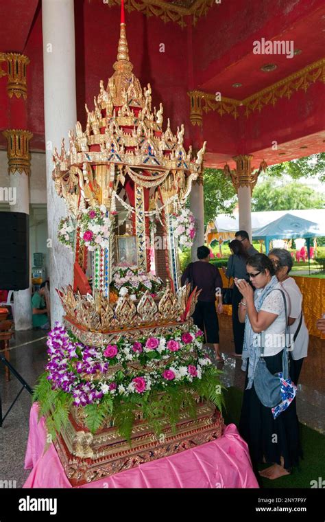 Praying Worshippers Wat Bang Riang Buddhist Temple Thap Put Amphoe