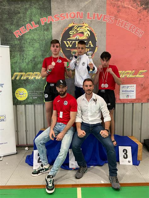 Kickboxing Il Team Biondo Kickboxing Academy Alla Ricerca Della