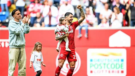 Fortuna Düsseldorf wilde Achterbahnfahrt des Jordy de Wijs gegen